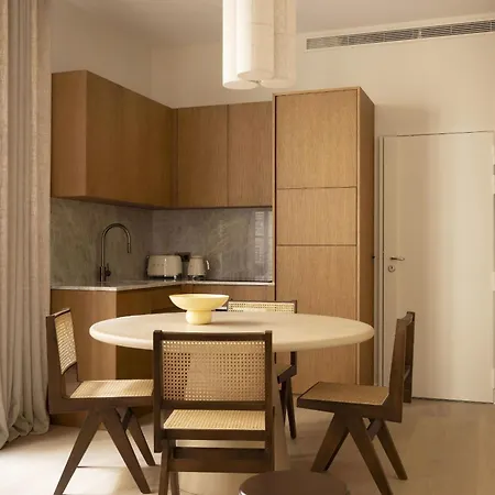 Urbanflat 110 - Luxe Madeleine Apartment