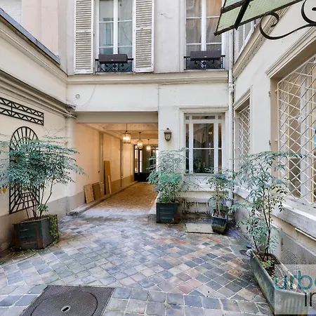 Urbanflat 110 - Luxe Madeleine Apartment Paris